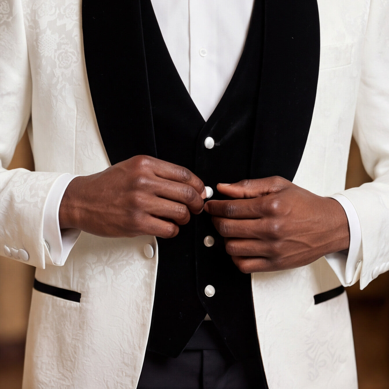 1010 - WHITE CEREMONIA ITALIAN TUXEDO
